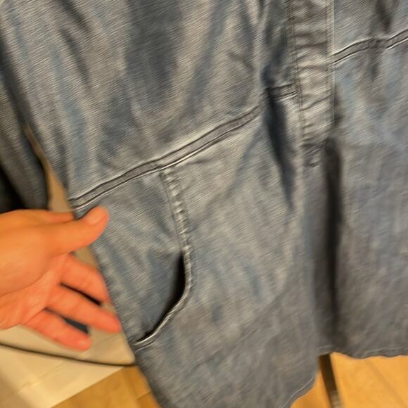 Boden Signature Denim Dress Casual Elegance with a Flattering Fit - Picture 6 of 10